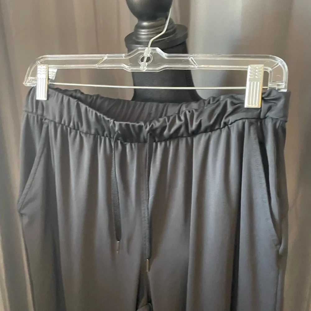 7. Men’s Athletic Pants, Size 28L, EUC